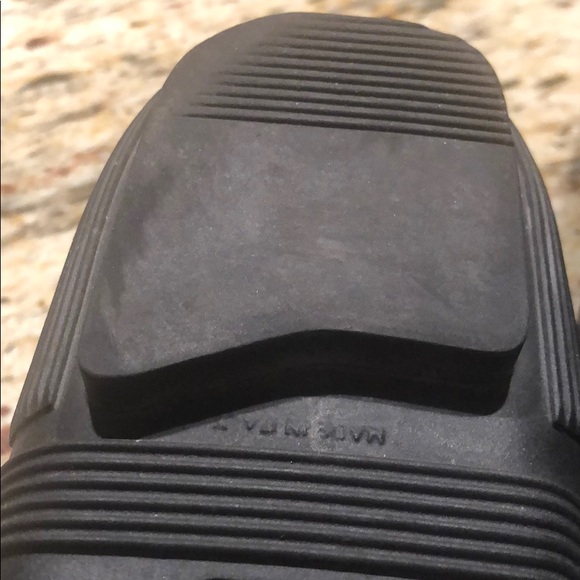 Men’s black slip on loafer; great condition - Picture 4 of 8